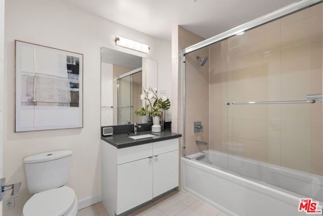 105 S Mariposa Avenue 202, Los Angeles, CA 90004