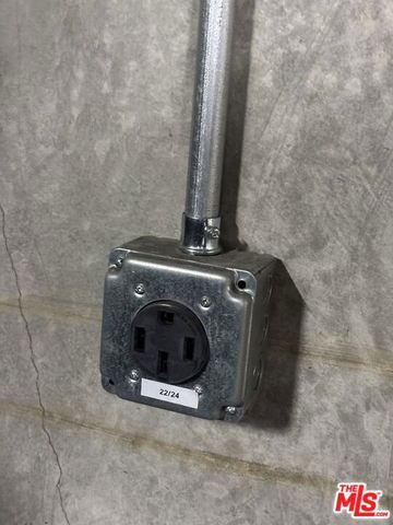 105 S Mariposa Avenue 202, Los Angeles, CA 90004