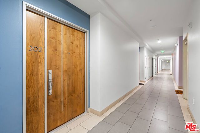 105 S Mariposa Avenue 202, Los Angeles, CA 90004