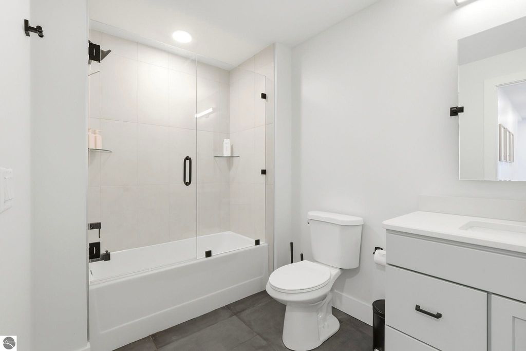 Image 26 of property listing at 714 Randolph Street # 413, Traverse City, MI 49684