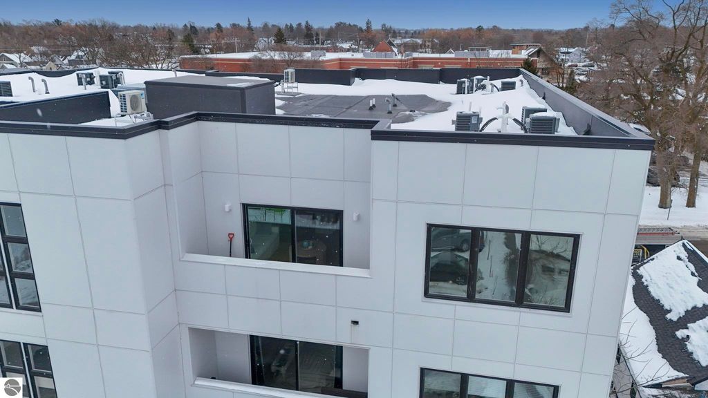 Image 31 of property listing at 714 Randolph Street # 413, Traverse City, MI 49684