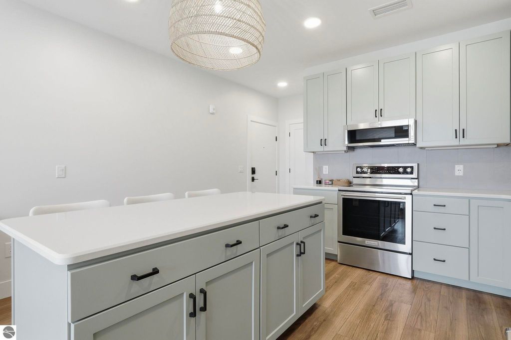 Image 8 of property listing at 714 Randolph Street # 413, Traverse City, MI 49684