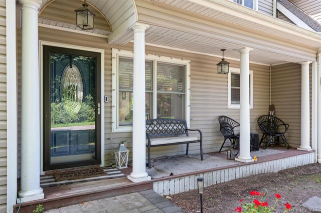 136 Mills Pond Road, Saint James, NY 11780