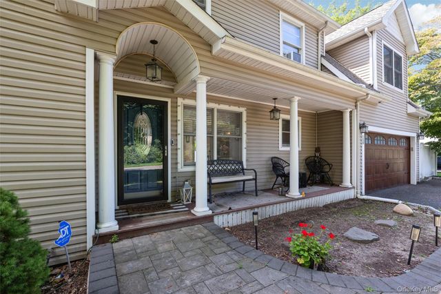 136 Mills Pond Road, Saint James, NY 11780