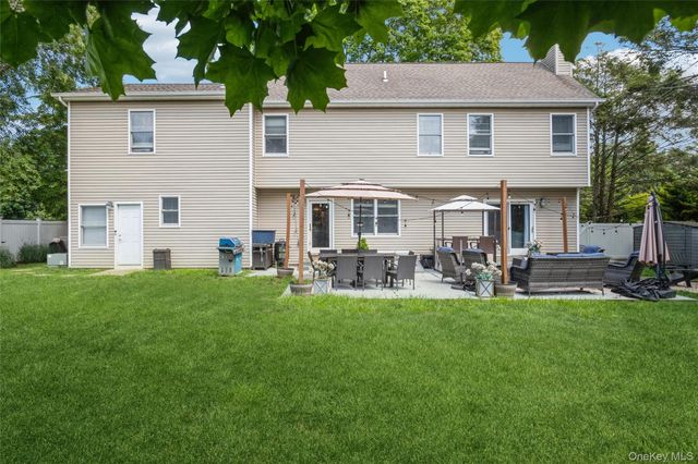 136 Mills Pond Road, Saint James, NY 11780