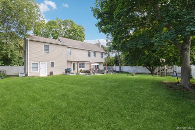 136 Mills Pond Road, Saint James, NY 11780
