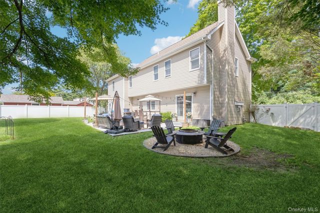 136 Mills Pond Road, Saint James, NY 11780