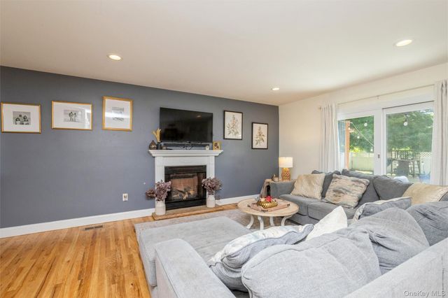 136 Mills Pond Road, Saint James, NY 11780