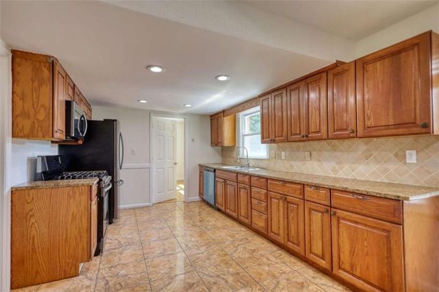 1341 Kenyon Road, Morrow, GA 30260