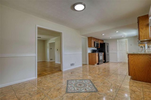 1341 Kenyon Road, Morrow, GA 30260