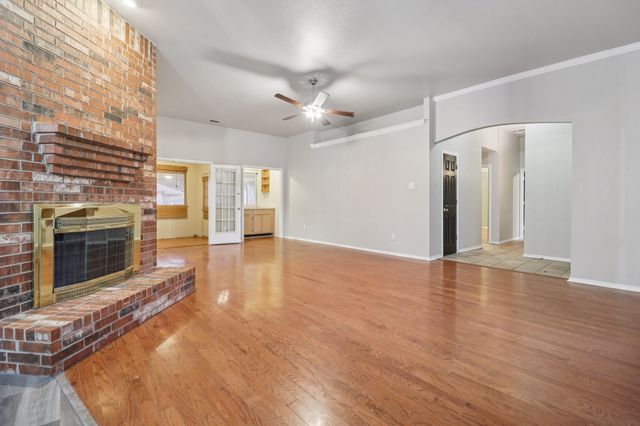 600 N Chattey Road, Desoto, TX 75115