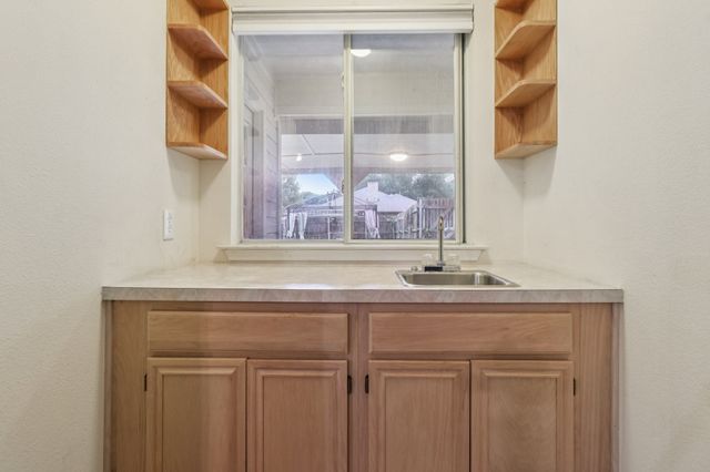 600 N Chattey Road, Desoto, TX 75115