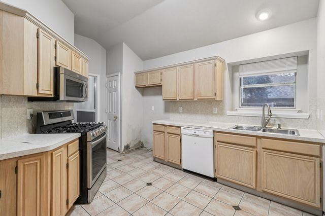 600 N Chattey Road, Desoto, TX 75115