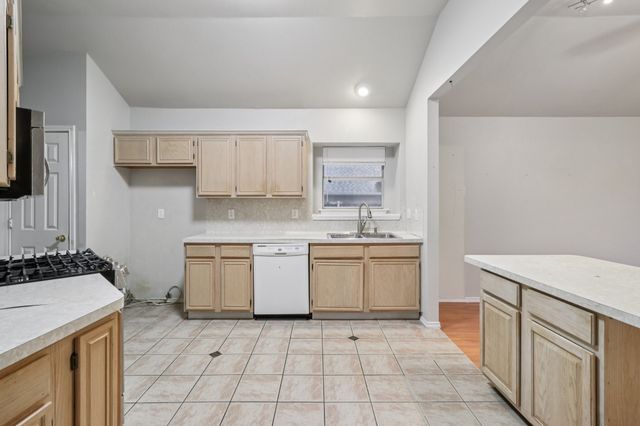 600 N Chattey Road, Desoto, TX 75115