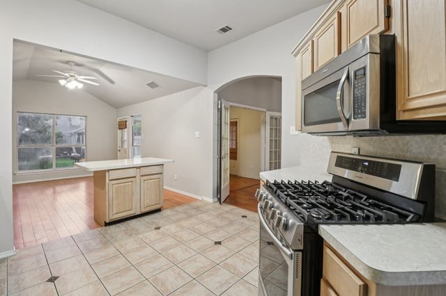 600 N Chattey Road, Desoto, TX 75115