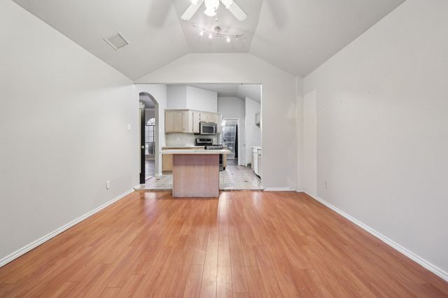 600 N Chattey Road, Desoto, TX 75115