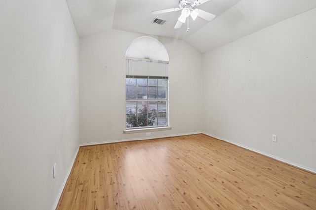 600 N Chattey Road, Desoto, TX 75115