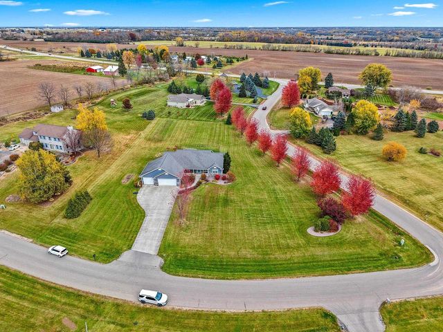 9410 MEMORY LANE, Neenah, WI 54956