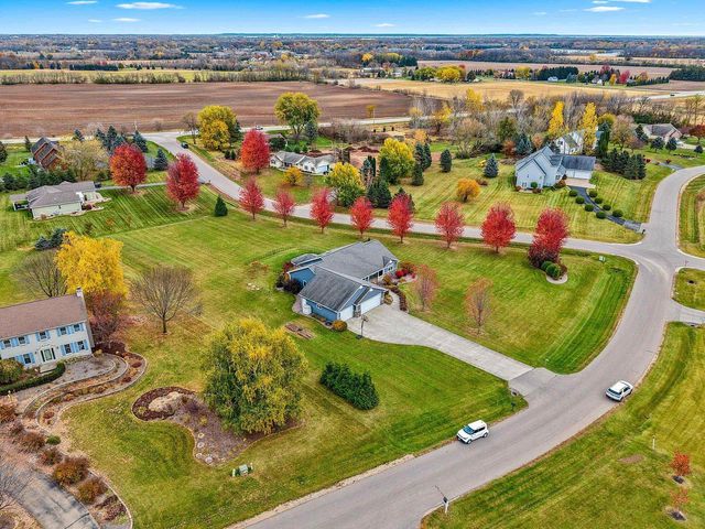 9410 MEMORY LANE, Neenah, WI 54956