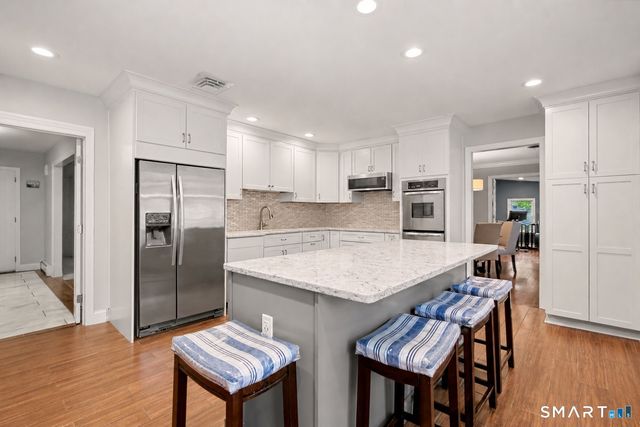 118 Davenport Ridge Lane, Stamford, CT 06903
