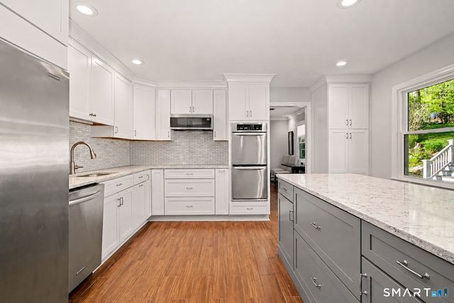 118 Davenport Ridge Lane, Stamford, CT 06903