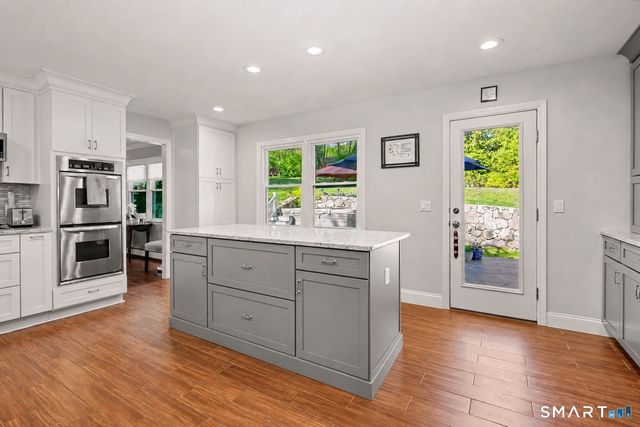 118 Davenport Ridge Lane, Stamford, CT 06903