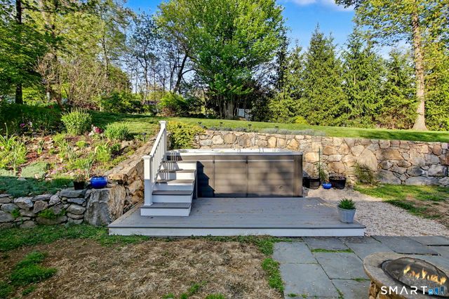 118 Davenport Ridge Lane, Stamford, CT 06903
