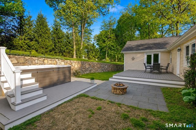 118 Davenport Ridge Lane, Stamford, CT 06903