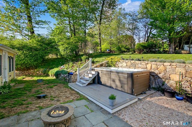 118 Davenport Ridge Lane, Stamford, CT 06903