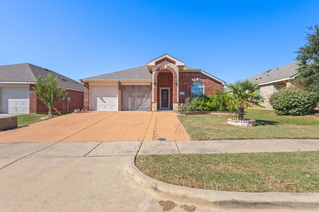 943 Furlong Drive, Grand Prairie, TX 75051