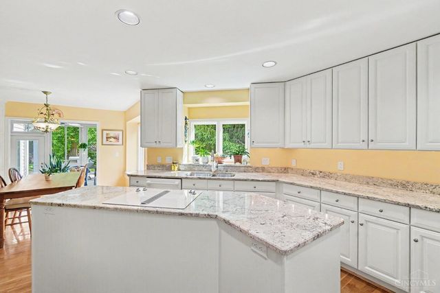 14 Hetherington Court, Glendale, OH 45246