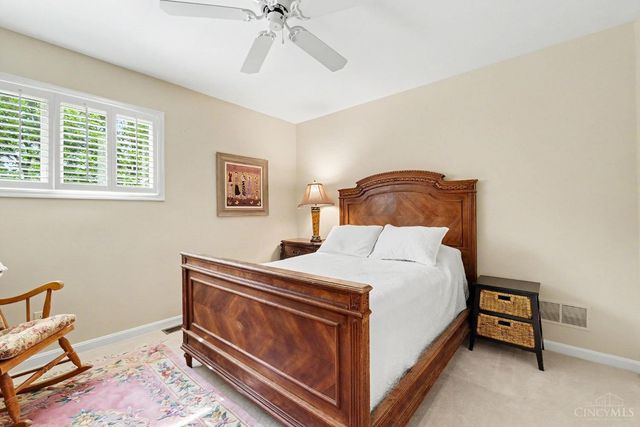 14 Hetherington Court, Glendale, OH 45246