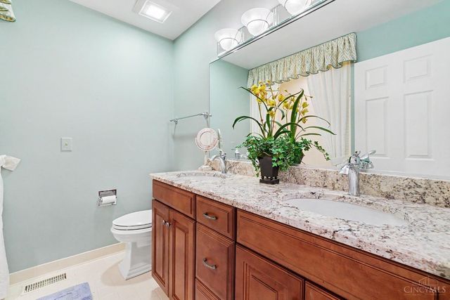 14 Hetherington Court, Glendale, OH 45246