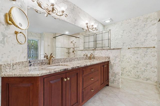 14 Hetherington Court, Glendale, OH 45246