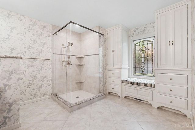 14 Hetherington Court, Glendale, OH 45246