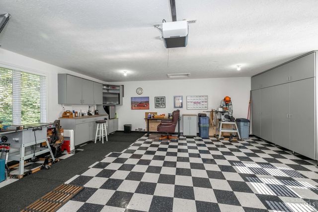 14 Hetherington Court, Glendale, OH 45246