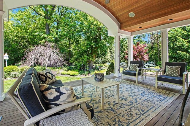 14 Hetherington Court, Glendale, OH 45246