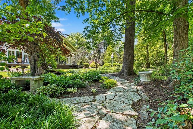 14 Hetherington Court, Glendale, OH 45246