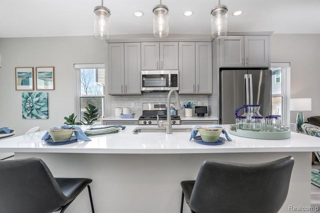 793 Canterbury Lane, Troy, MI 48085