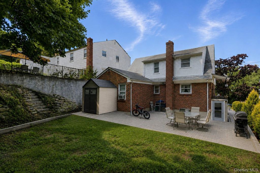 114 Greenvale Avenue, Yonkers, NY 10703 — photo 2