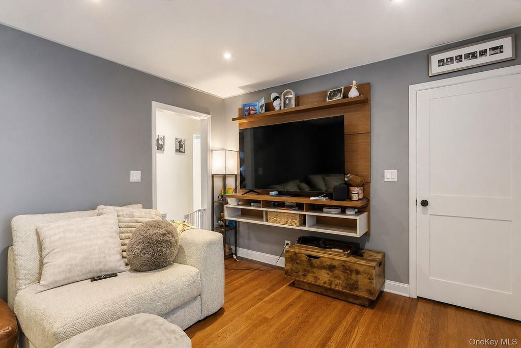 114 Greenvale Avenue, Yonkers, NY 10703 — photo 3