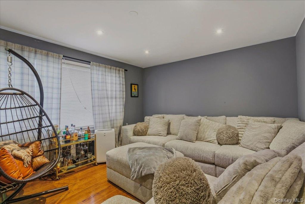114 Greenvale Avenue, Yonkers, NY 10703 — photo 4
