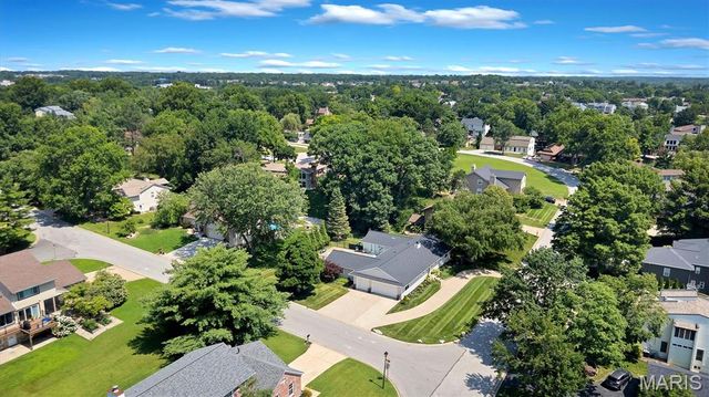 11 Rue Grand Drive, Lake St Louis, MO 63367