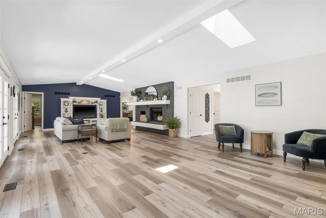 11 Rue Grand Drive, Lake St Louis, MO 63367