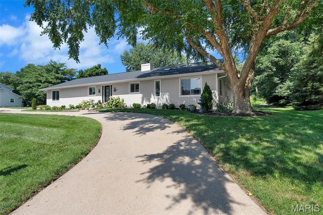 11 Rue Grand Drive, Lake St Louis, MO 63367