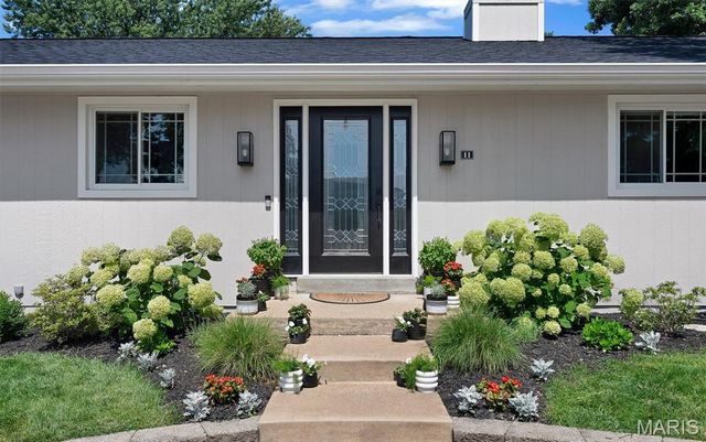 11 Rue Grand Drive, Lake St Louis, MO 63367