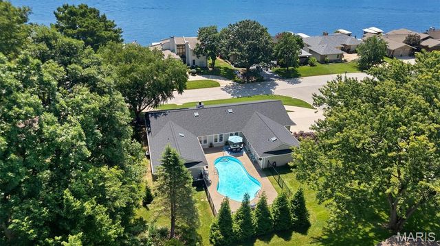 11 Rue Grand Drive, Lake St Louis, MO 63367