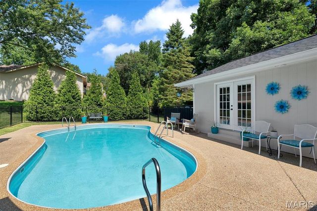 11 Rue Grand Drive, Lake St Louis, MO 63367