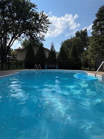 11 Rue Grand Drive, Lake St Louis, MO 63367