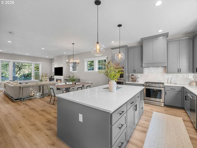 7925 Se CESAR E CHAVEZ Blvd, Portland, OR 97202